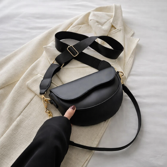 Luna Bag: A fashionable shoulder bag for everyday use
